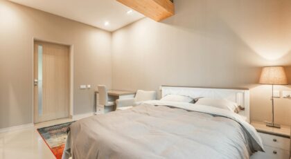 Bright and cozy modern bedroom with minimalist decor and comfortable furnishings.